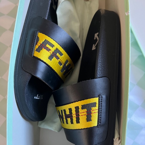 Off white slides - Picture 2 of 2